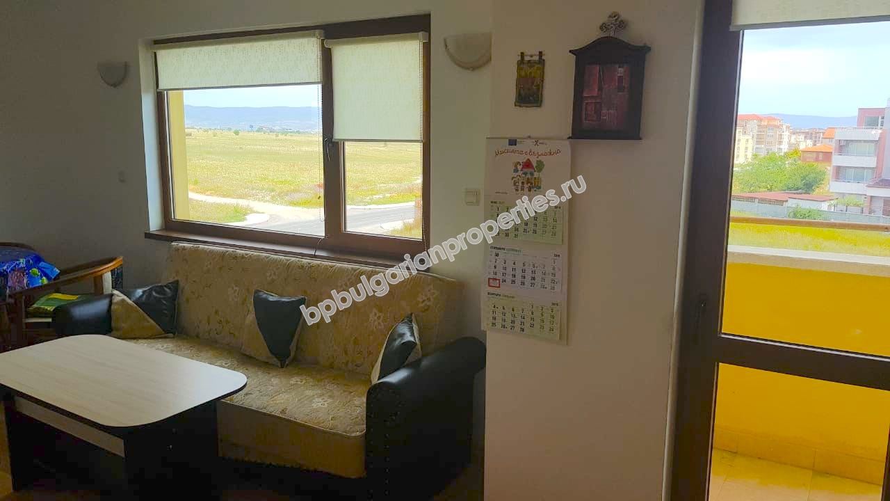 Евтин двустаен апартамент в сграда без такса поддръжка в централната част на Равда