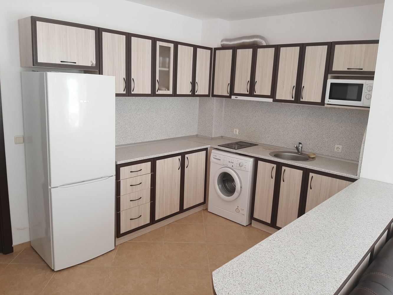 Двустаен апартамент в сграда без такса обслужване