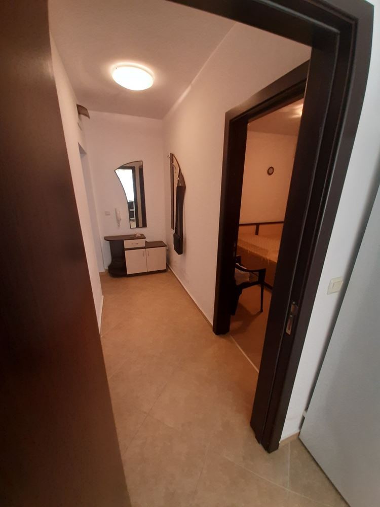 Двустаен апартамент в сграда без такса обслужване