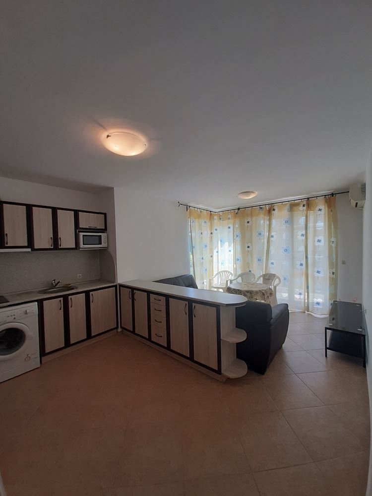 Двустаен апартамент в сграда без такса обслужване