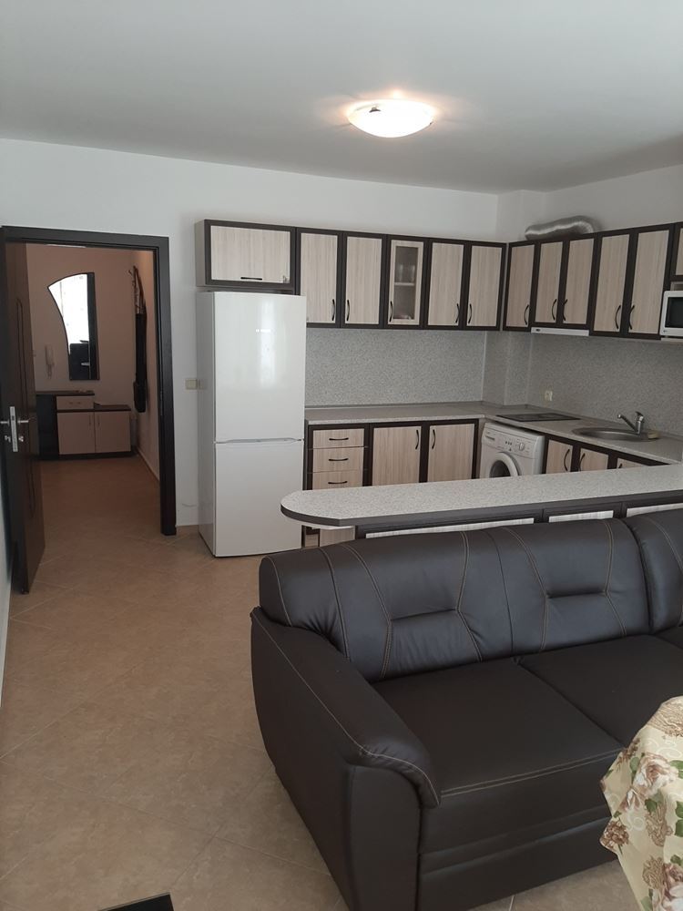 Двустаен апартамент в сграда без такса обслужване