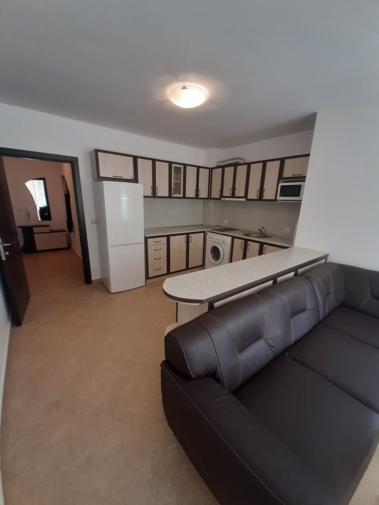 Двустаен апартамент в сграда без такса обслужване