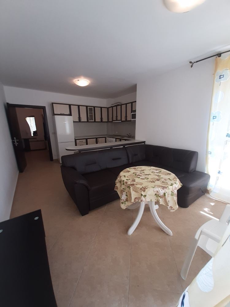 Двустаен апартамент в сграда без такса обслужване