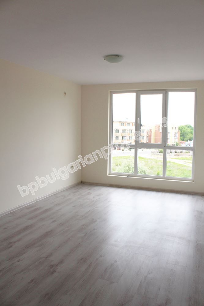 Апартаменти в нова сграда близо до морето в Равда