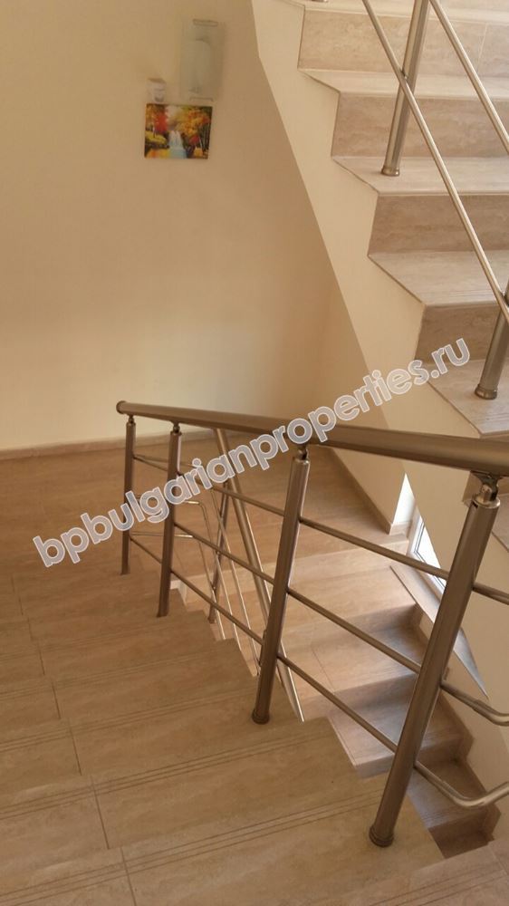 Апартаменти в нова сграда близо до морето в Равда