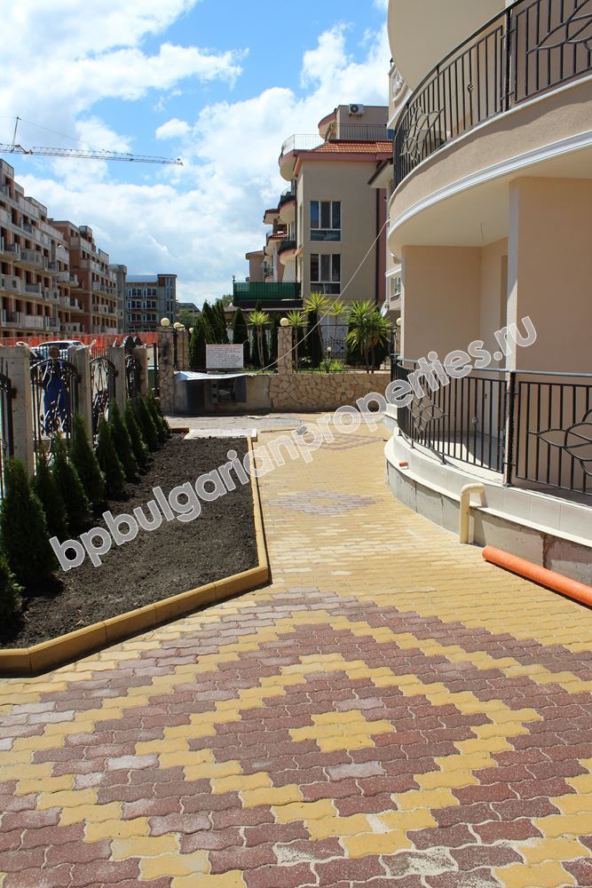 Апартаменти в нова сграда близо до морето в Равда