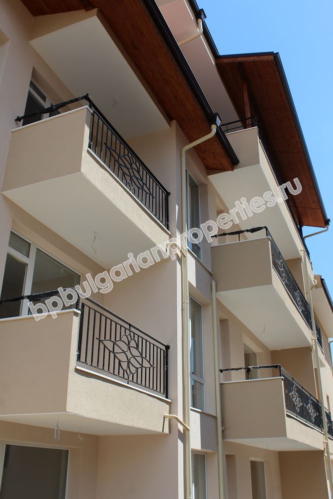 Апартаменти в нова сграда близо до морето в Равда