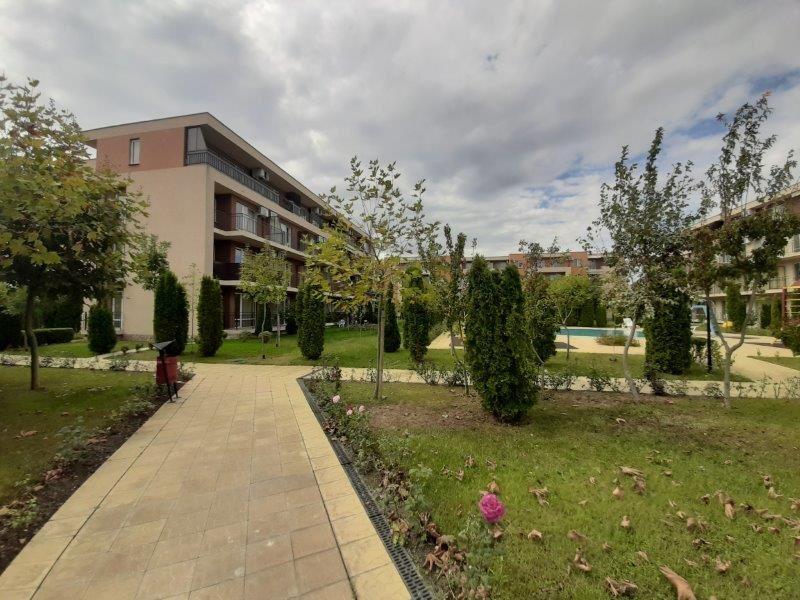 Апартамент в затворен комплекс на изгодна цена