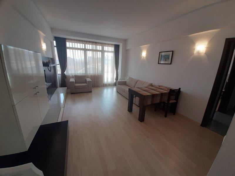 Панорамен апартамент в затворен комплекс на първа линия в Царево