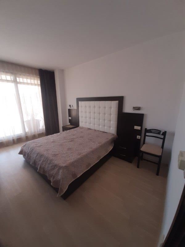 Панорамен апартамент в затворен комплекс на първа линия в Царево