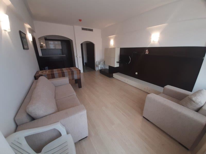 Панорамен апартамент в затворен комплекс на първа линия в Царево