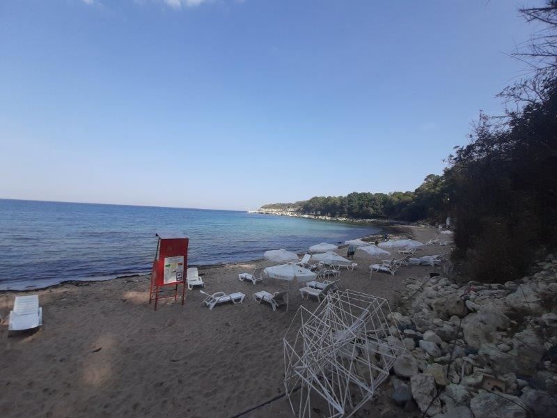 Панорамен апартамент в затворен комплекс на първа линия в Царево