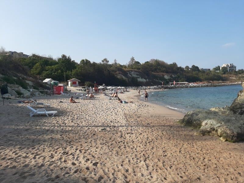 Панорамен апартамент в затворен комплекс на първа линия в Царево