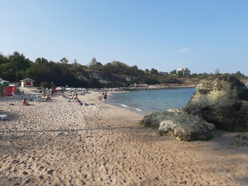 Панорамен апартамент в затворен комплекс на първа линия в Царево