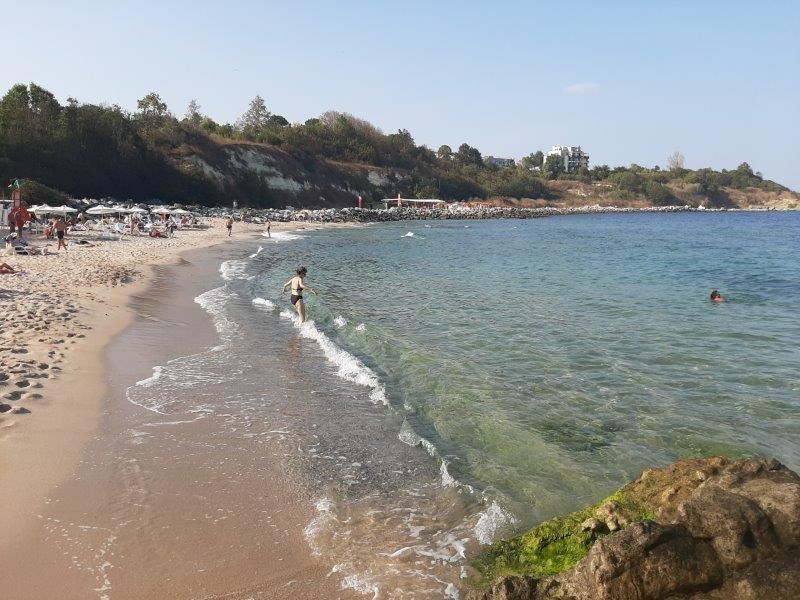 Панорамен апартамент в затворен комплекс на първа линия в Царево