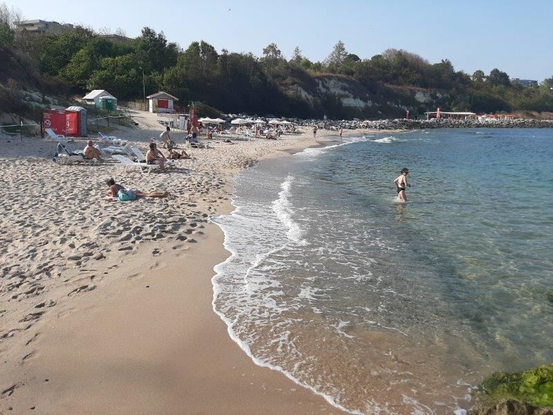 Панорамен апартамент в затворен комплекс на първа линия в Царево