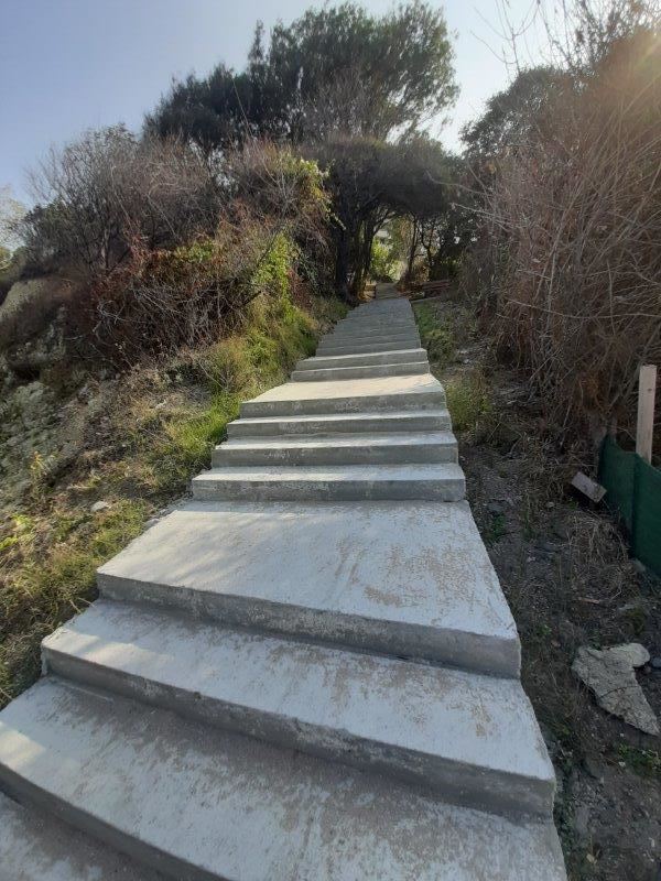 Панорамен апартамент в затворен комплекс на първа линия в Царево