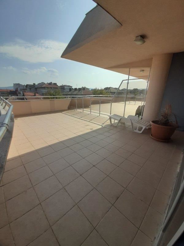 Панорамен апартамент в затворен комплекс на първа линия в Царево