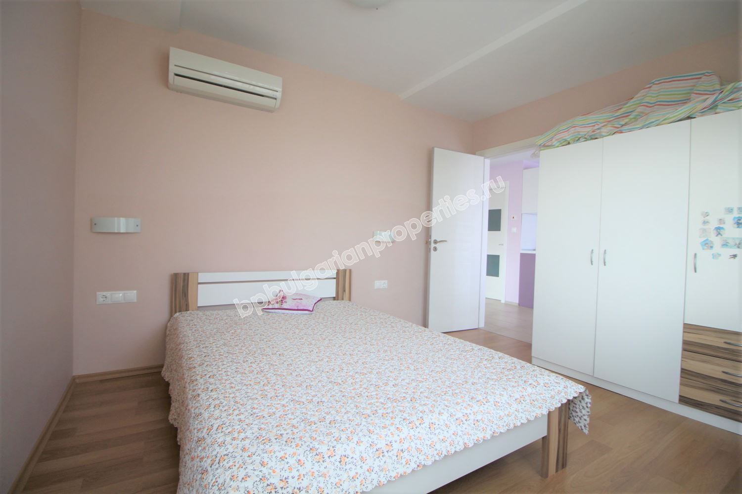 Обзаведен тристаен апартамент близо до морето в Равда Обзаведен тристаен апартамент близо до морето в Равда