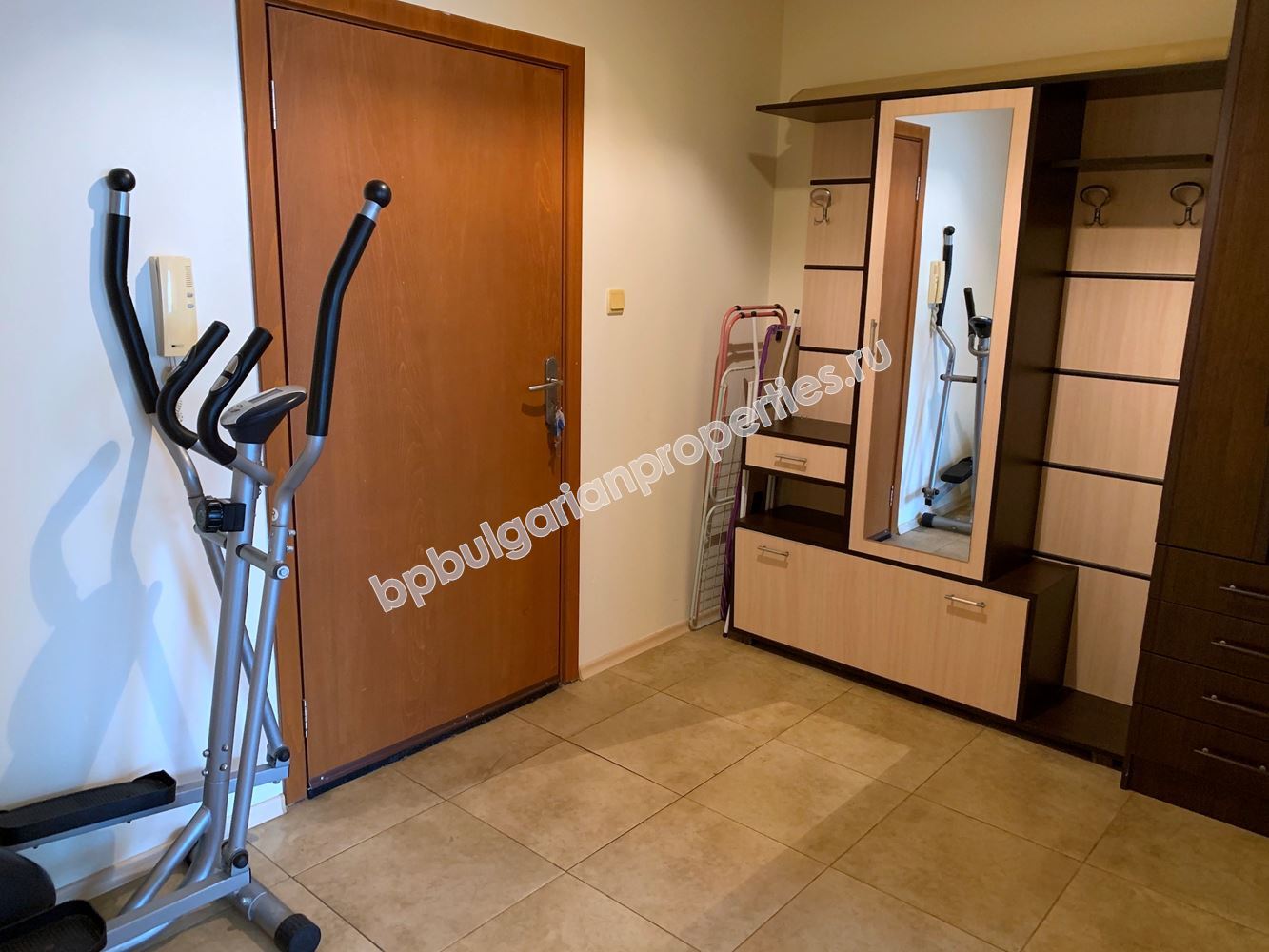 Апартамент с гледка море на първа линия в Несебър