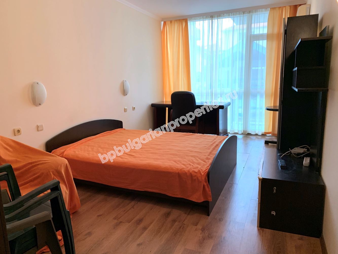 Апартамент с гледка море на първа линия в Несебър