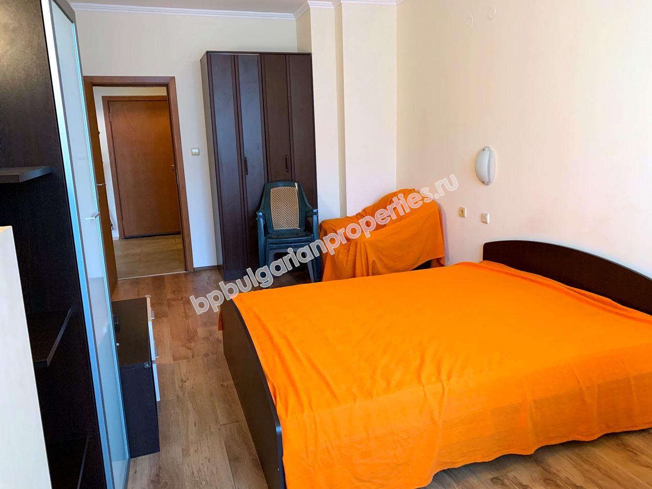 Апартамент с гледка море на първа линия в Несебър