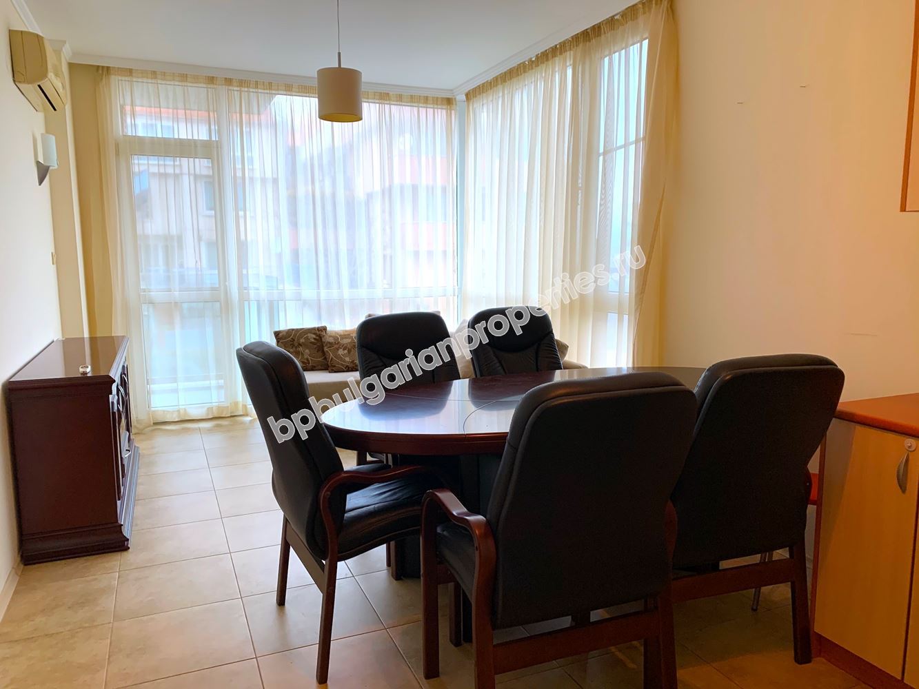 Апартамент с гледка море на първа линия в Несебър