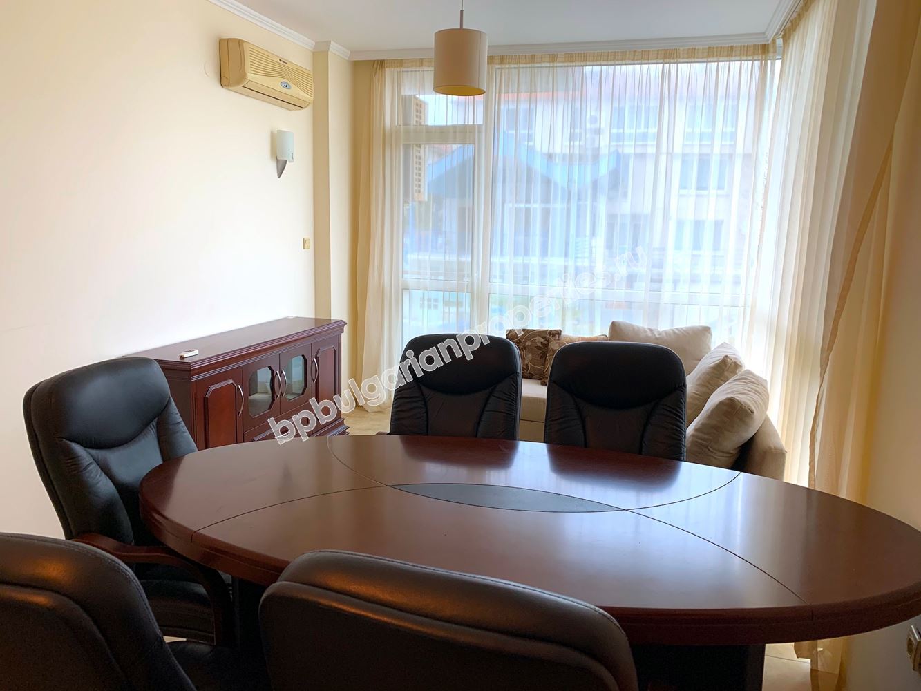 Апартамент с гледка море на първа линия в Несебър