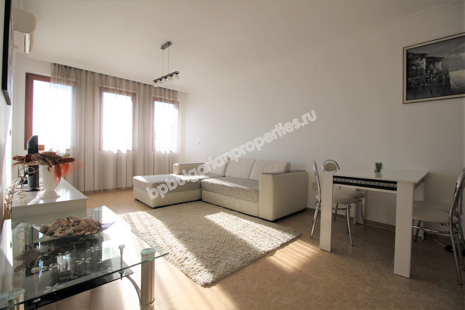 Луксозен тристаен апартамент с директна гледка море