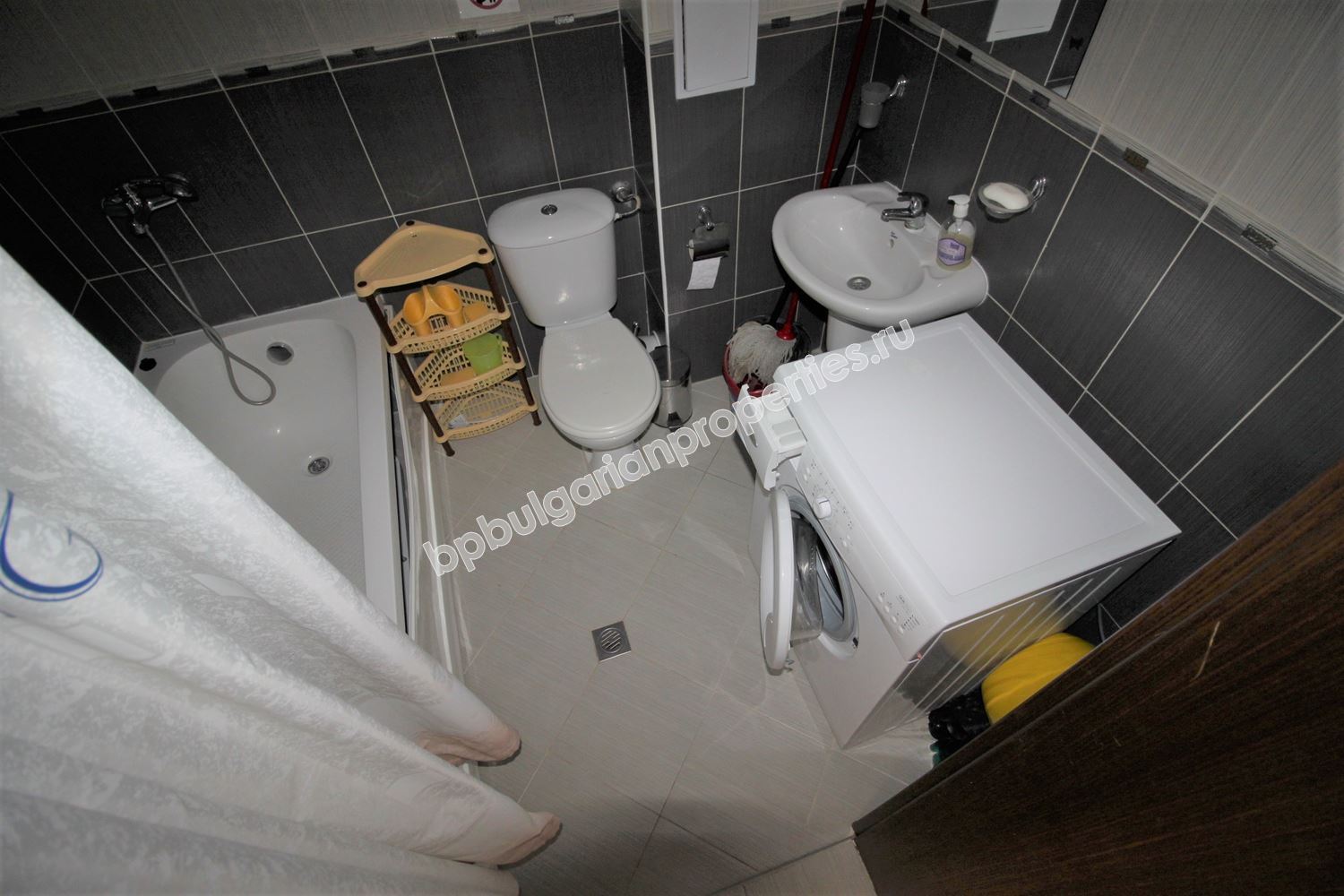 Луксозен тристаен апартамент с директна гледка море