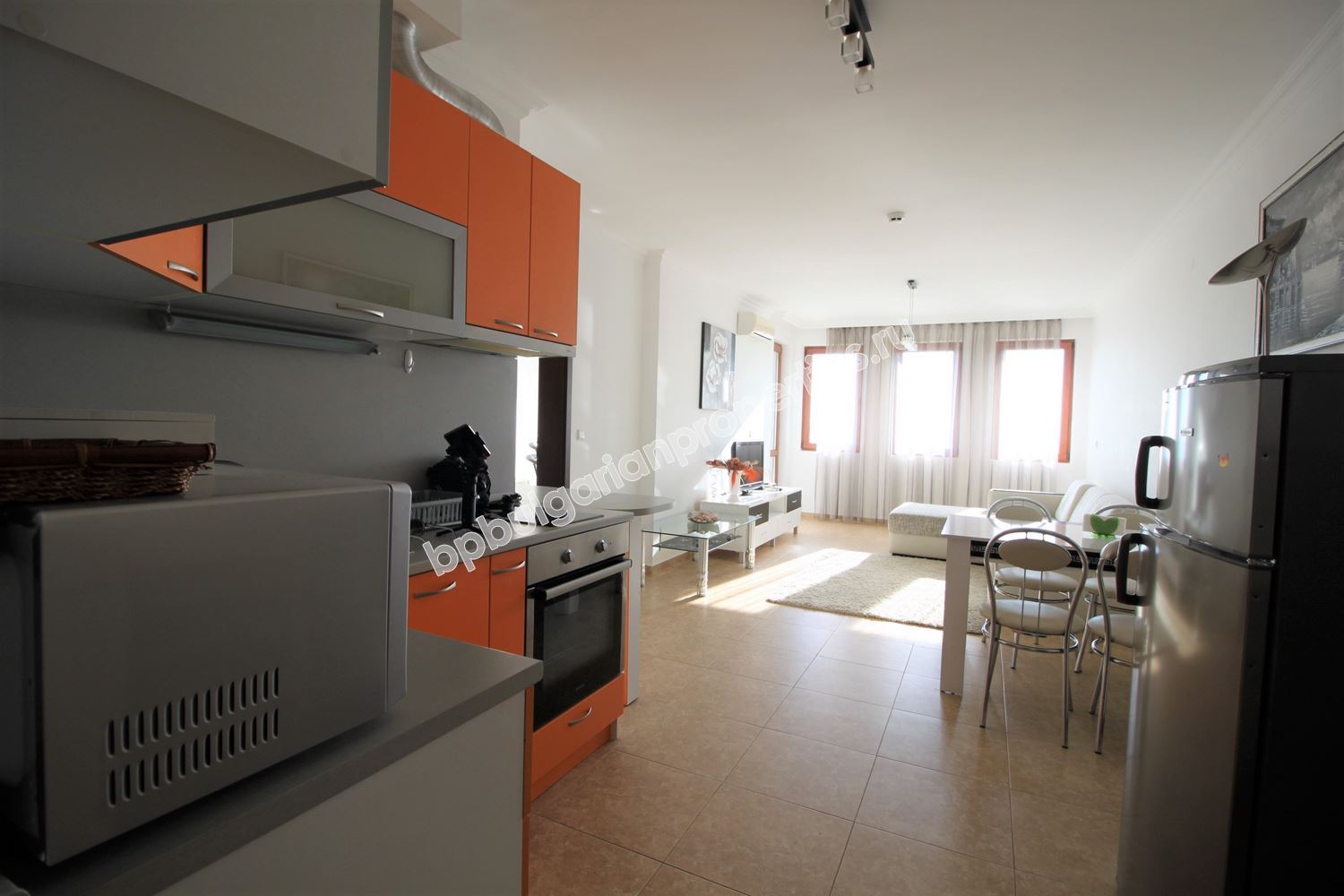 Луксозен тристаен апартамент с директна гледка море