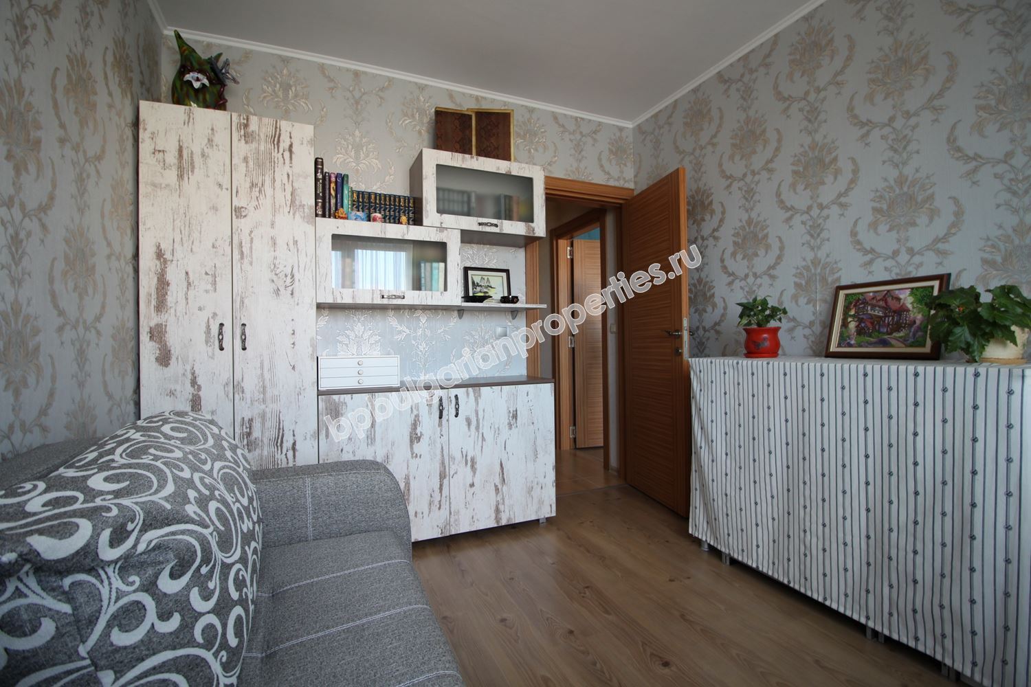 Апартамент с 2 спални в луксозен комплекс в Несебър