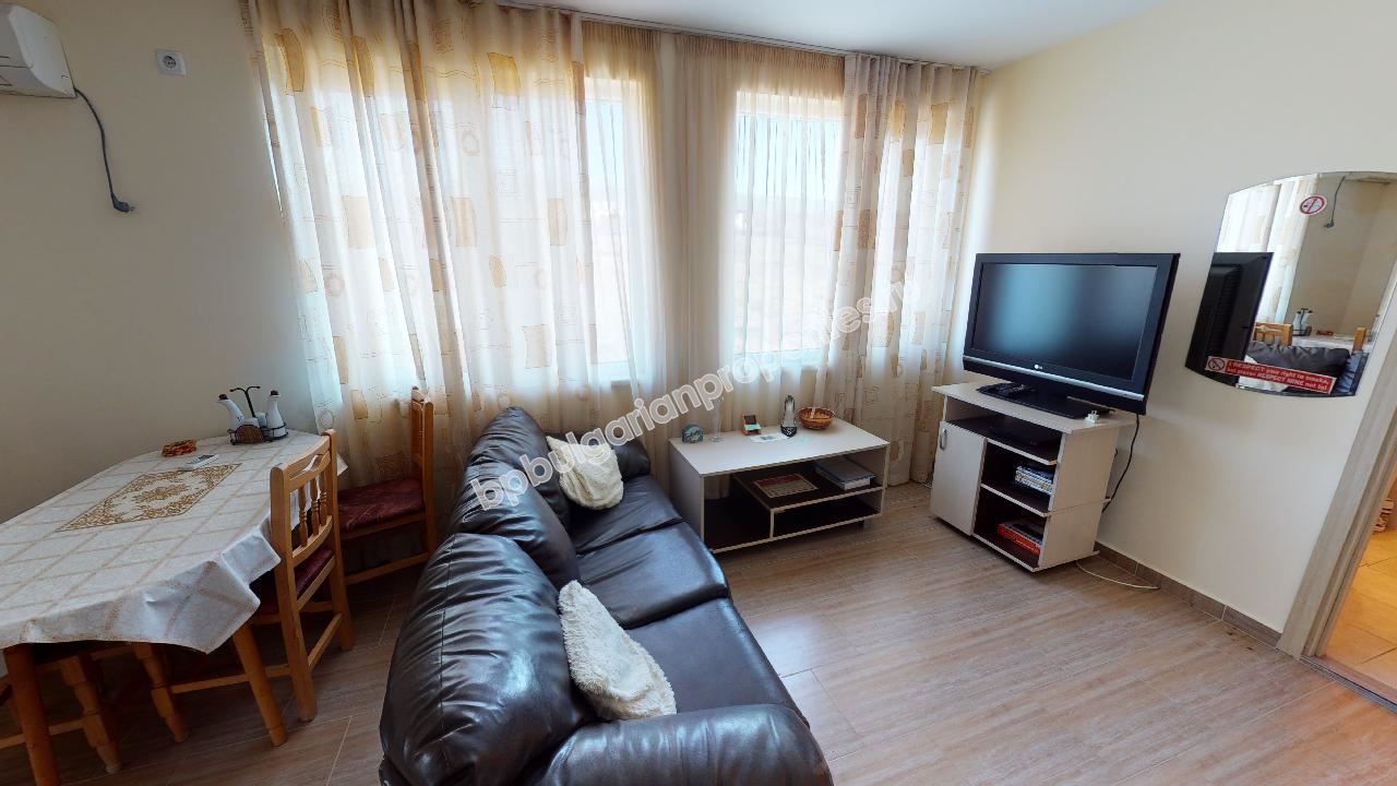 Евтин двустаен апартамент на 2 км от плажа