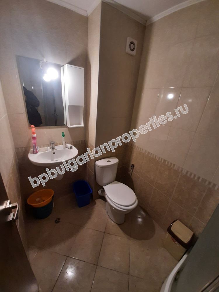 Обзаведен двустаен апартамент на 100 метра от морето, Поморие, централна част