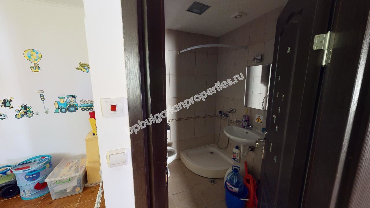 Самостоятелна къща за голямо семейство в затворен комплекс близо до морето