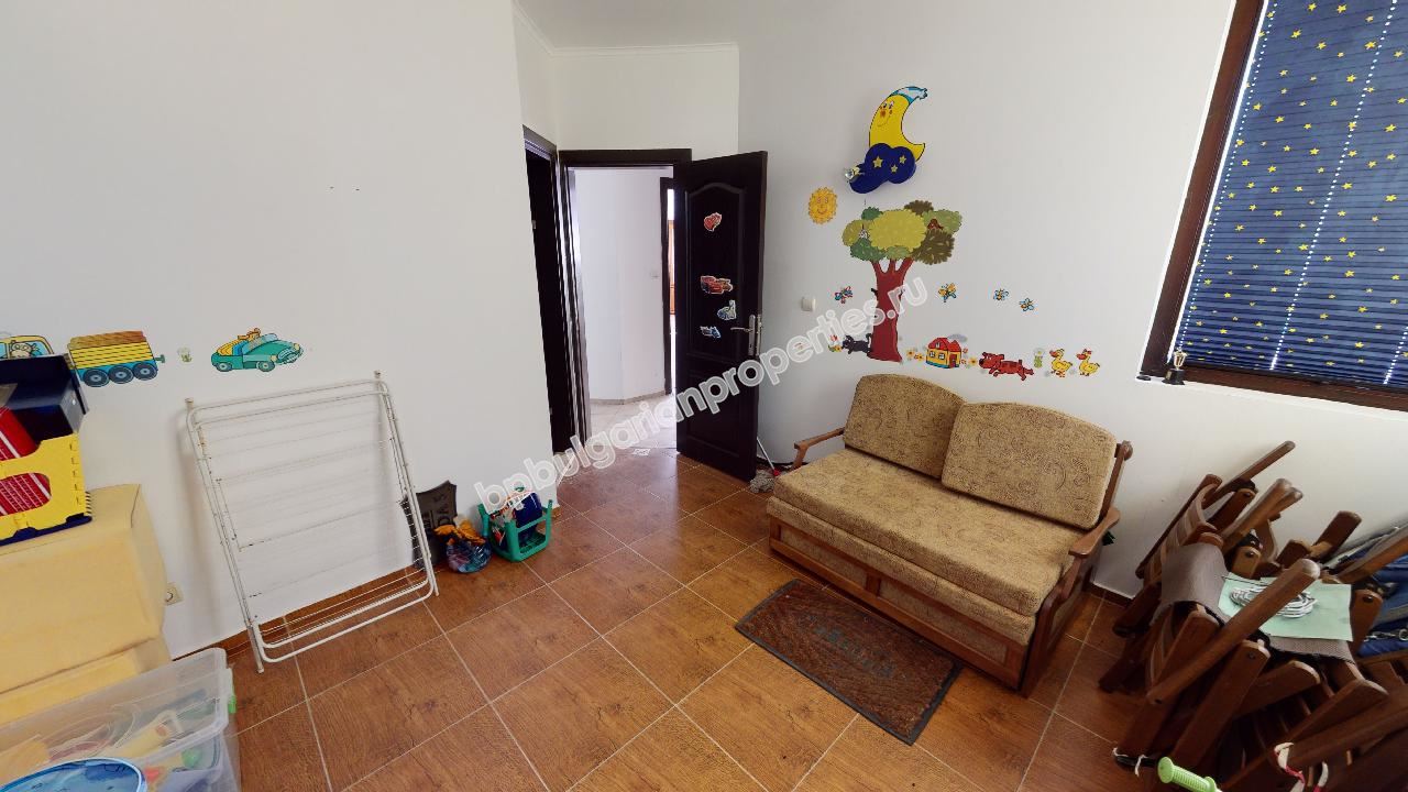 Самостоятелна къща за голямо семейство в затворен комплекс близо до морето