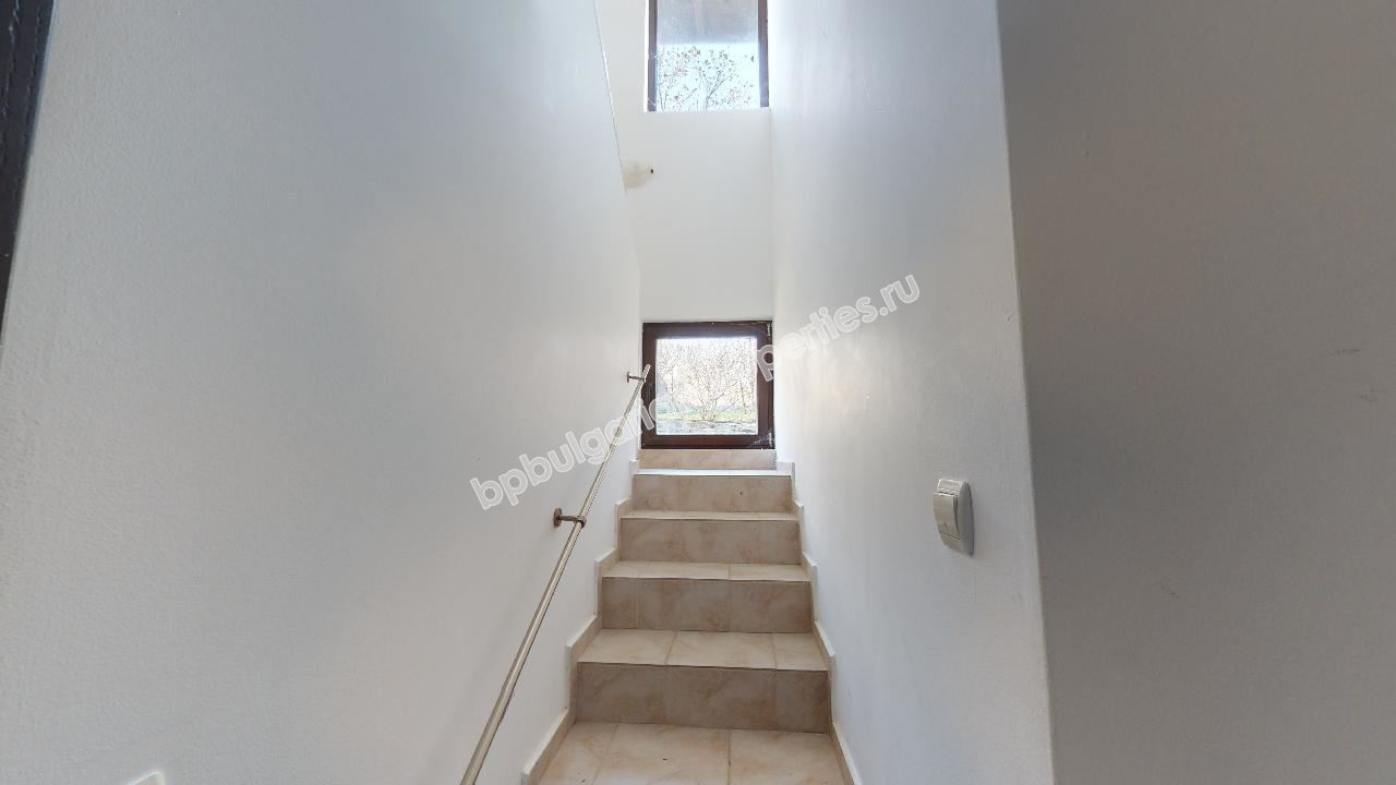 Самостоятелна къща за голямо семейство в затворен комплекс близо до морето