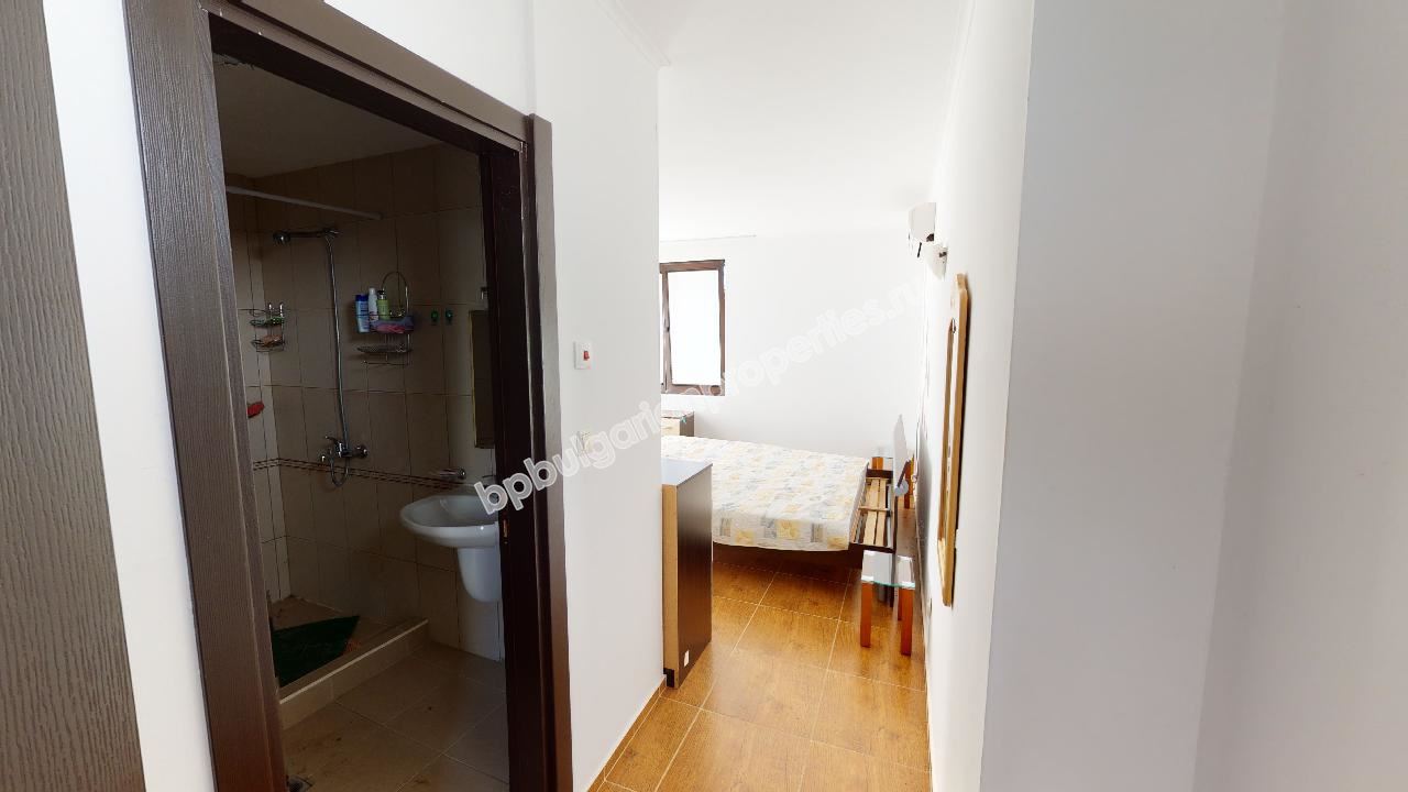 Самостоятелна къща за голямо семейство в затворен комплекс близо до морето