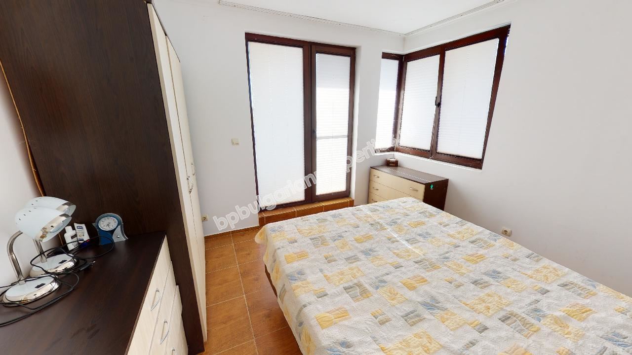 Самостоятелна къща за голямо семейство в затворен комплекс близо до морето