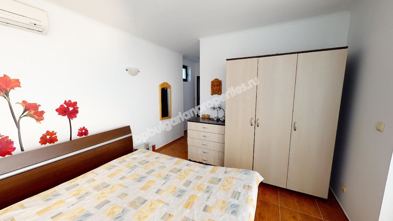 Самостоятелна къща за голямо семейство в затворен комплекс близо до морето