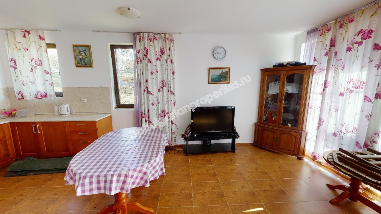 Самостоятелна къща за голямо семейство в затворен комплекс близо до морето