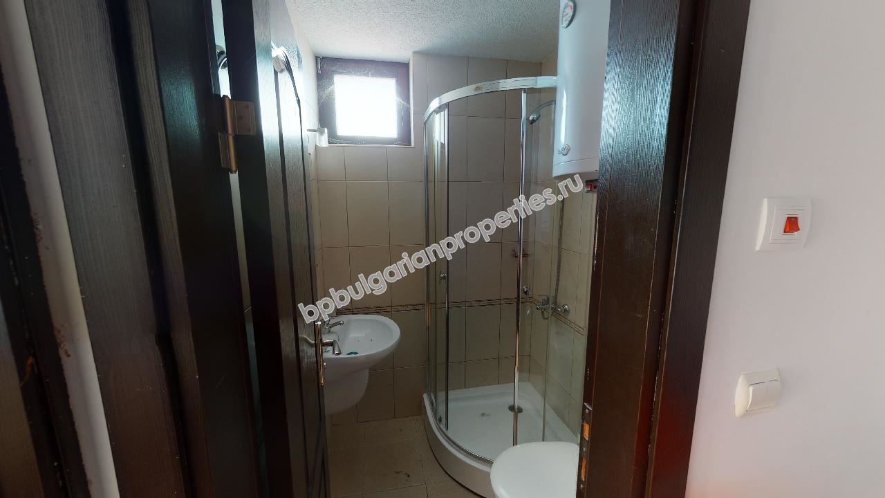 Самостоятелна къща за голямо семейство в затворен комплекс близо до морето