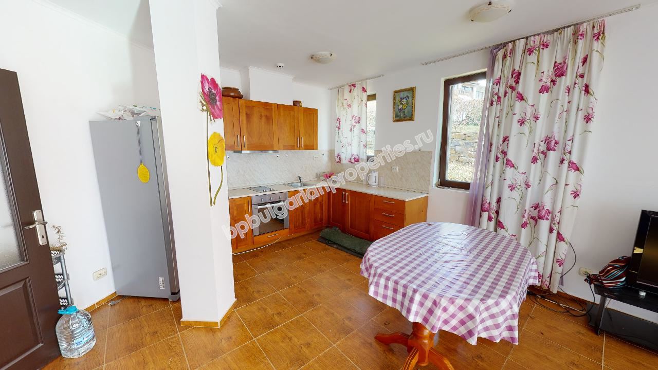 Самостоятелна къща за голямо семейство в затворен комплекс близо до морето