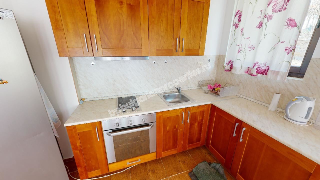 Самостоятелна къща за голямо семейство в затворен комплекс близо до морето