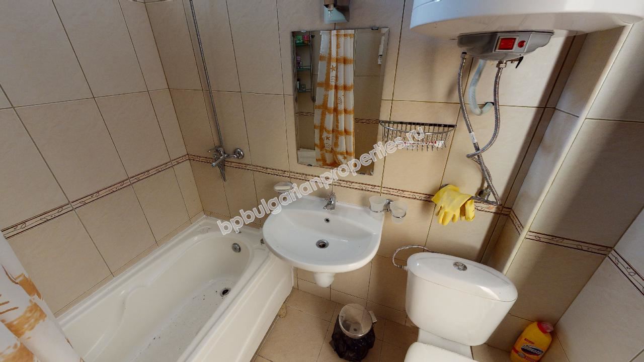 Самостоятелна къща за голямо семейство в затворен комплекс близо до морето