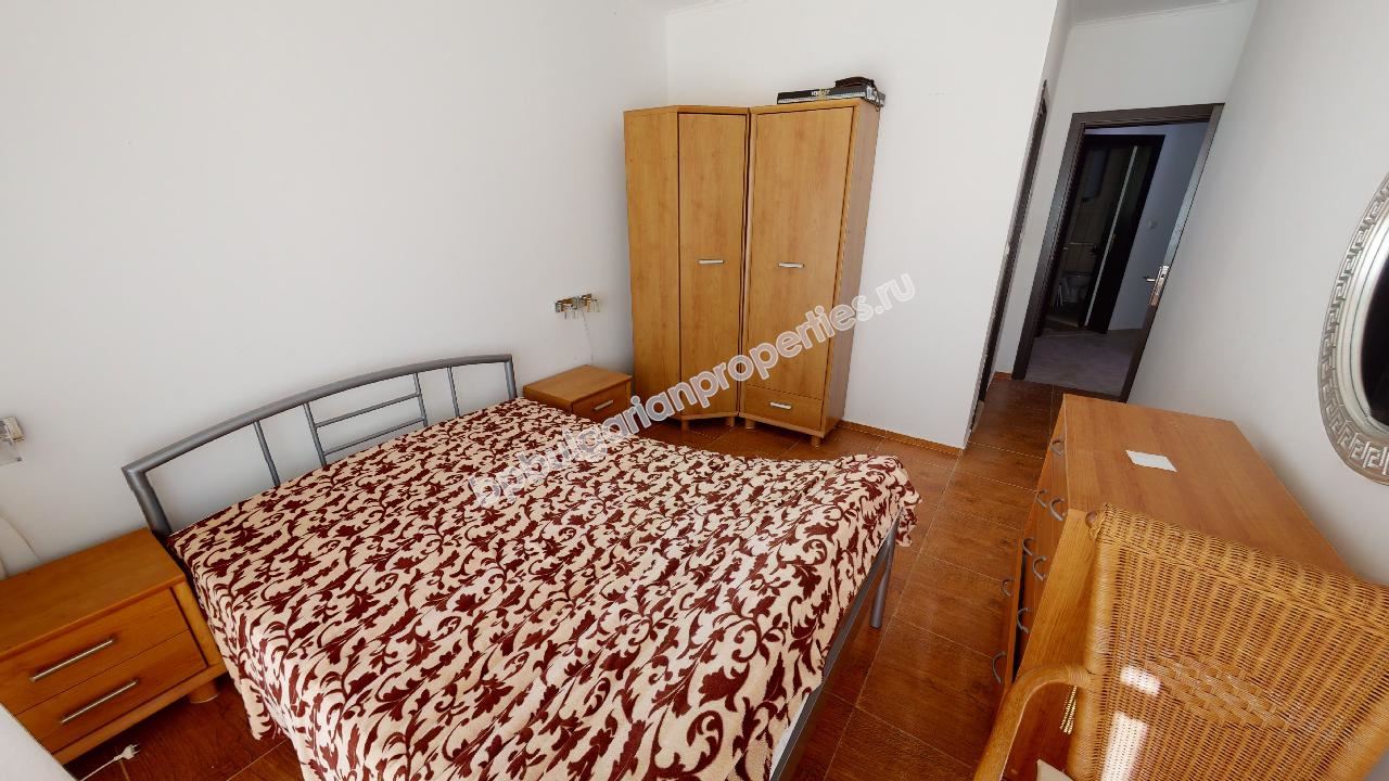 Самостоятелна къща за голямо семейство в затворен комплекс близо до морето