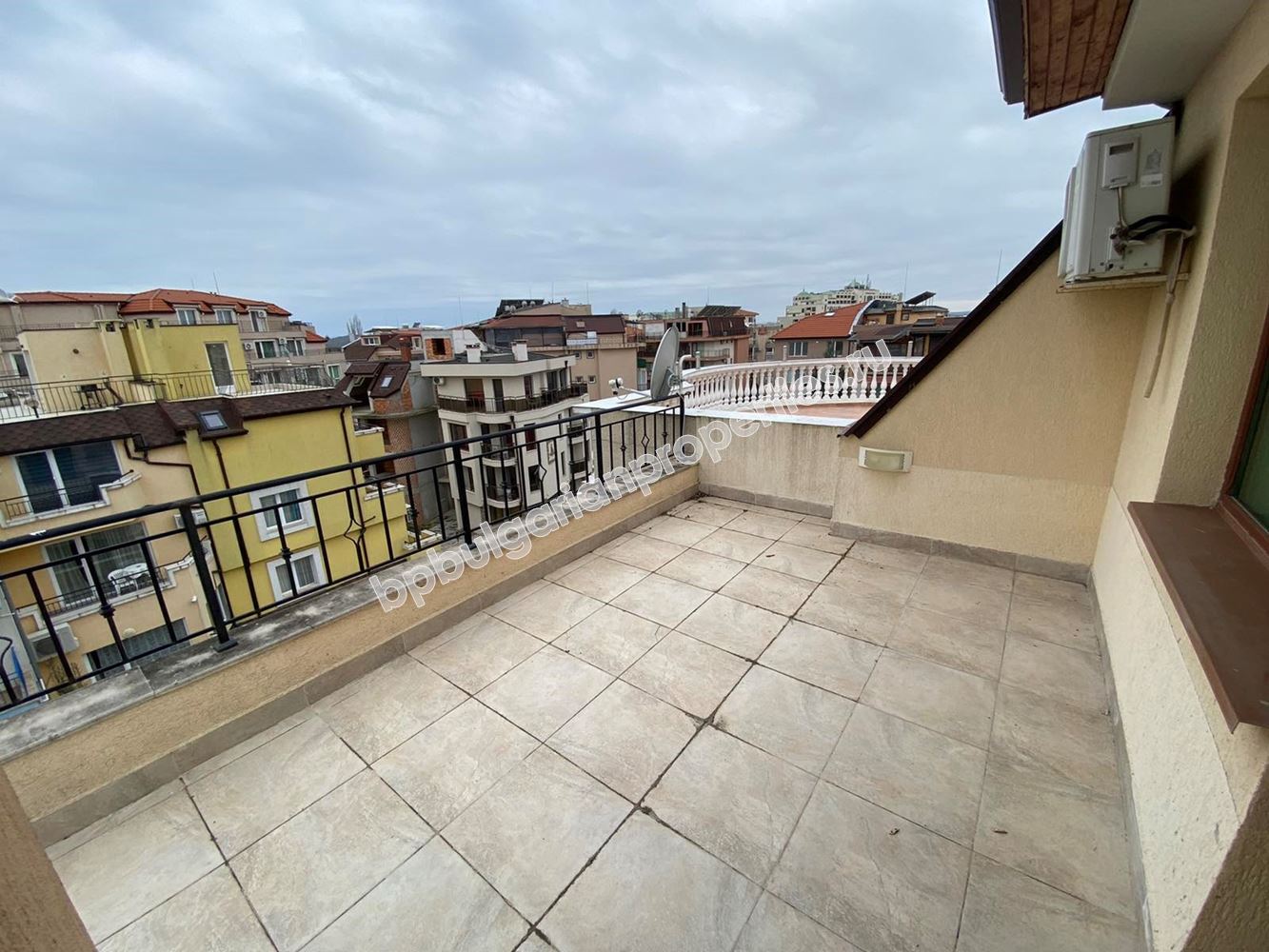 Обзаведен мезонет с една спалня в нов квартал на Несебър