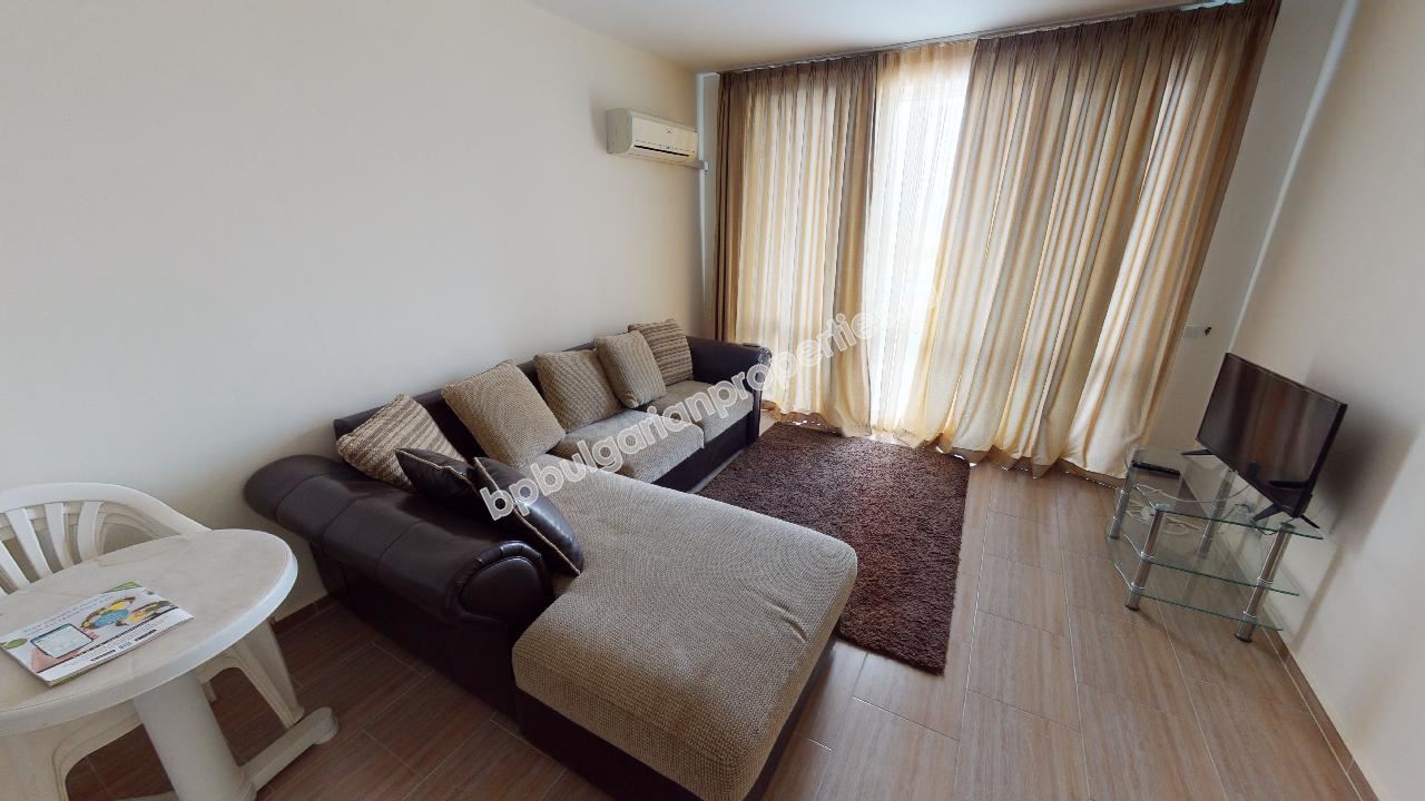 Двустаен апартамент без такса близо до морето