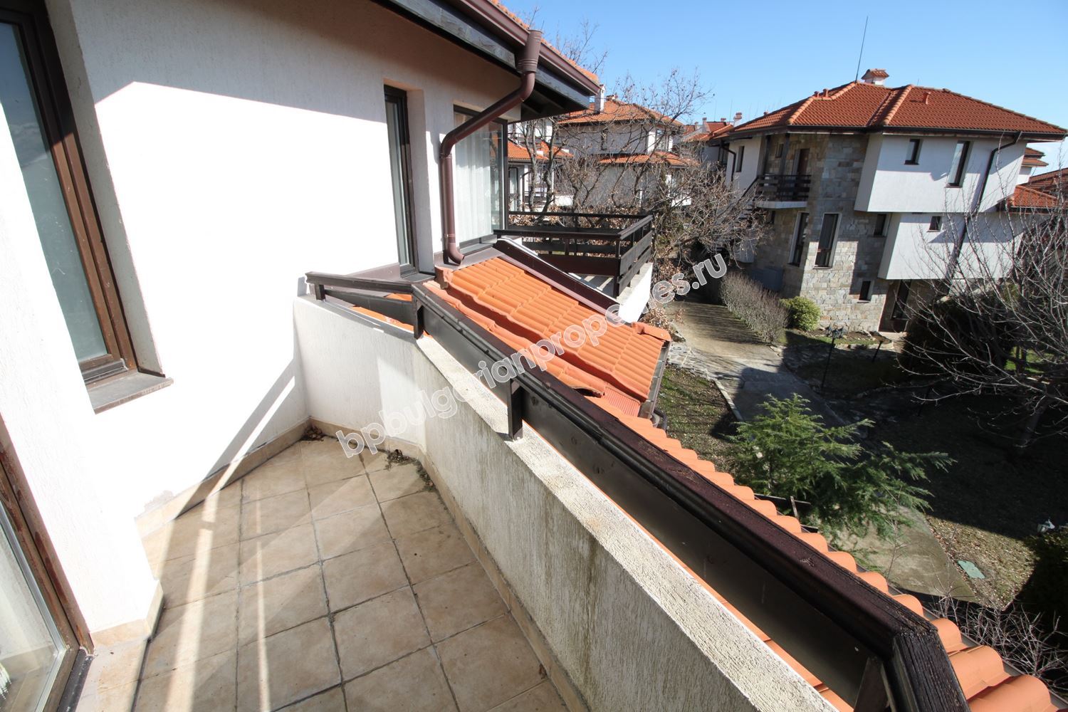 Двуетажен таунхаус в затворен комплекс близо до морето