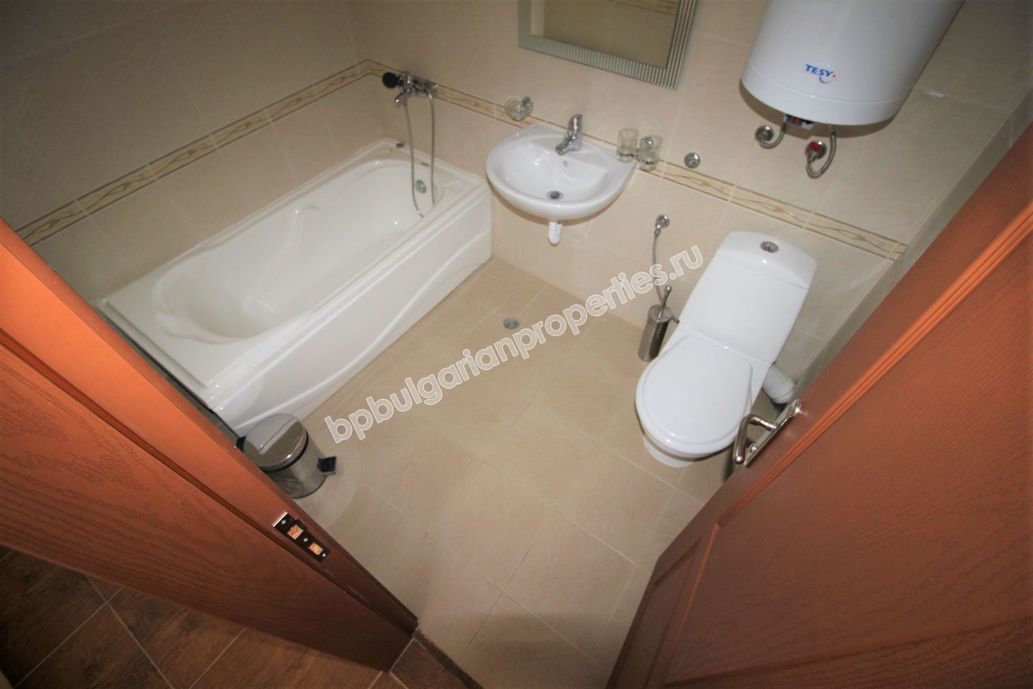 Двуетажен таунхаус в затворен комплекс близо до морето